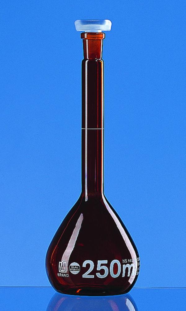 BRAND Volumetric Flask Blaubrand Class A DE, M Brown, 500ml, w/ NS 19/26 Boro 3.3 PP Stopper, Individual Certificate

